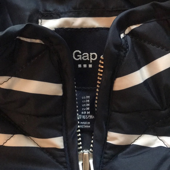 GAP Striped Vest - Picture 3 of 4